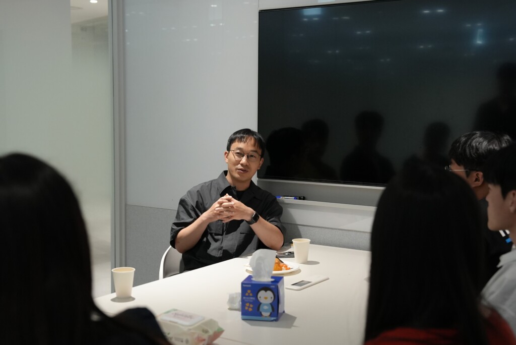 스타트업 취업 희망방에서 멘토링 중인 제이슨