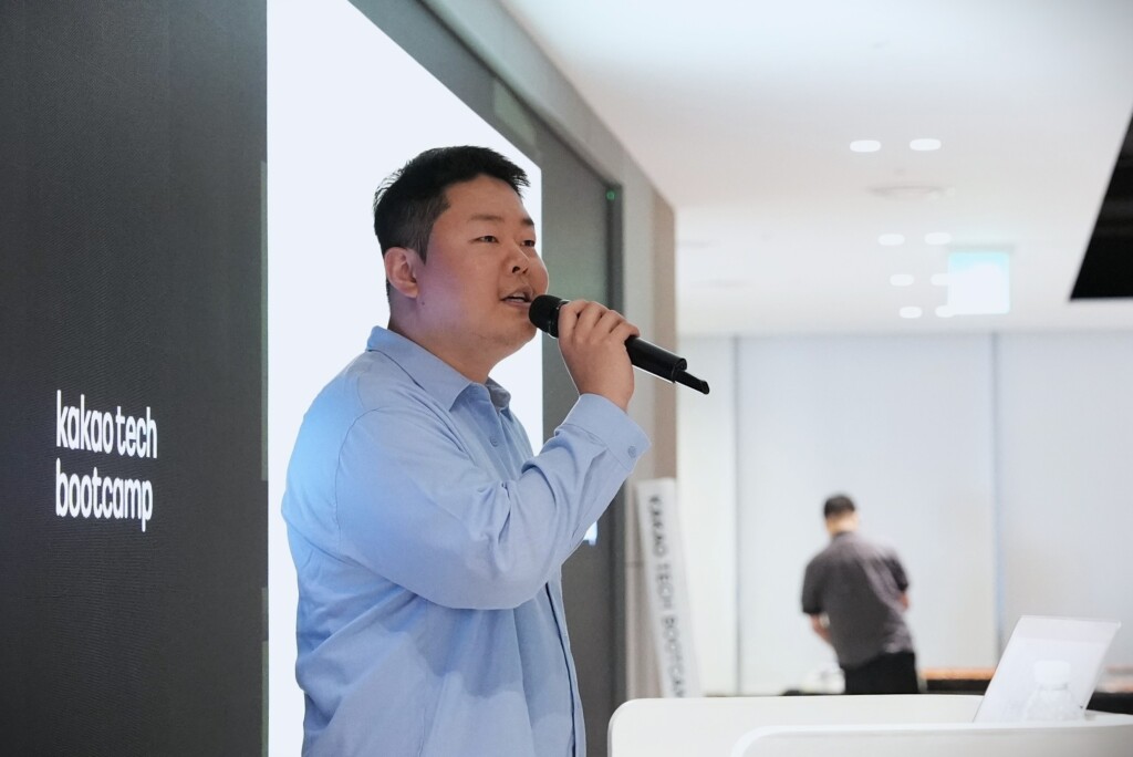특장중인 1기 수료생 션